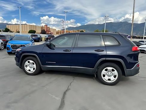Used 2015 Jeep Cherokee Sport FWD image 6