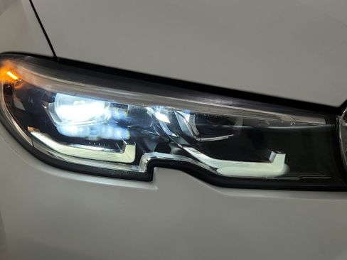 Used 2021 BMW 330i Sedan w/ Convenience Package RWD image 36