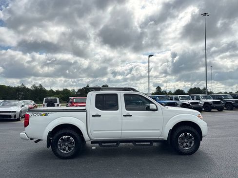 Used 2020 Nissan Frontier PRO-4X AWD/4WD image 2