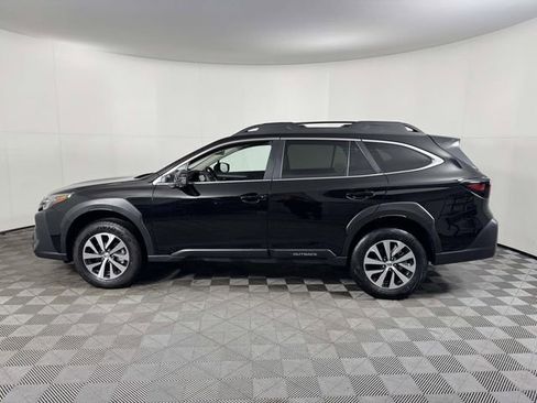 Used 2025 Subaru Outback Premium image 11