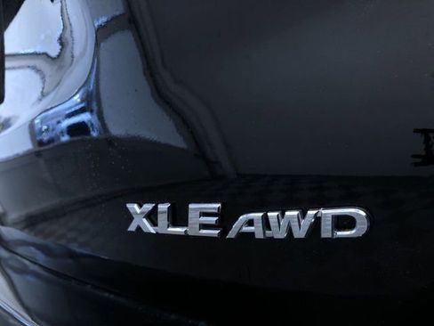 Used 2019 Toyota Highlander XLE image 15