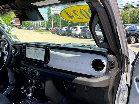 Used 2024 Jeep Wrangler Unlimited AWD/4WD image 13