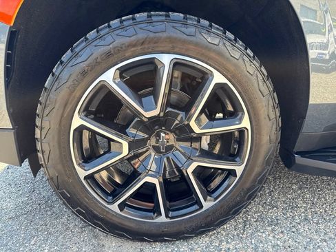 Used 2021 Chevrolet Tahoe RST w/ Luxury Package AWD/4WD image 10