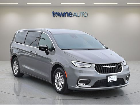 Used 2025 Chrysler Pacifica Select FWD image 7