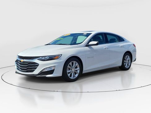 Used 2024 Chevrolet Malibu LT FWD image 2