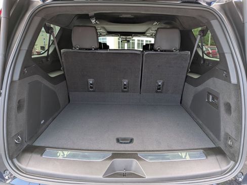 Certified 2023 Cadillac Escalade ESV Sport Platinum AWD/4WD image 18
