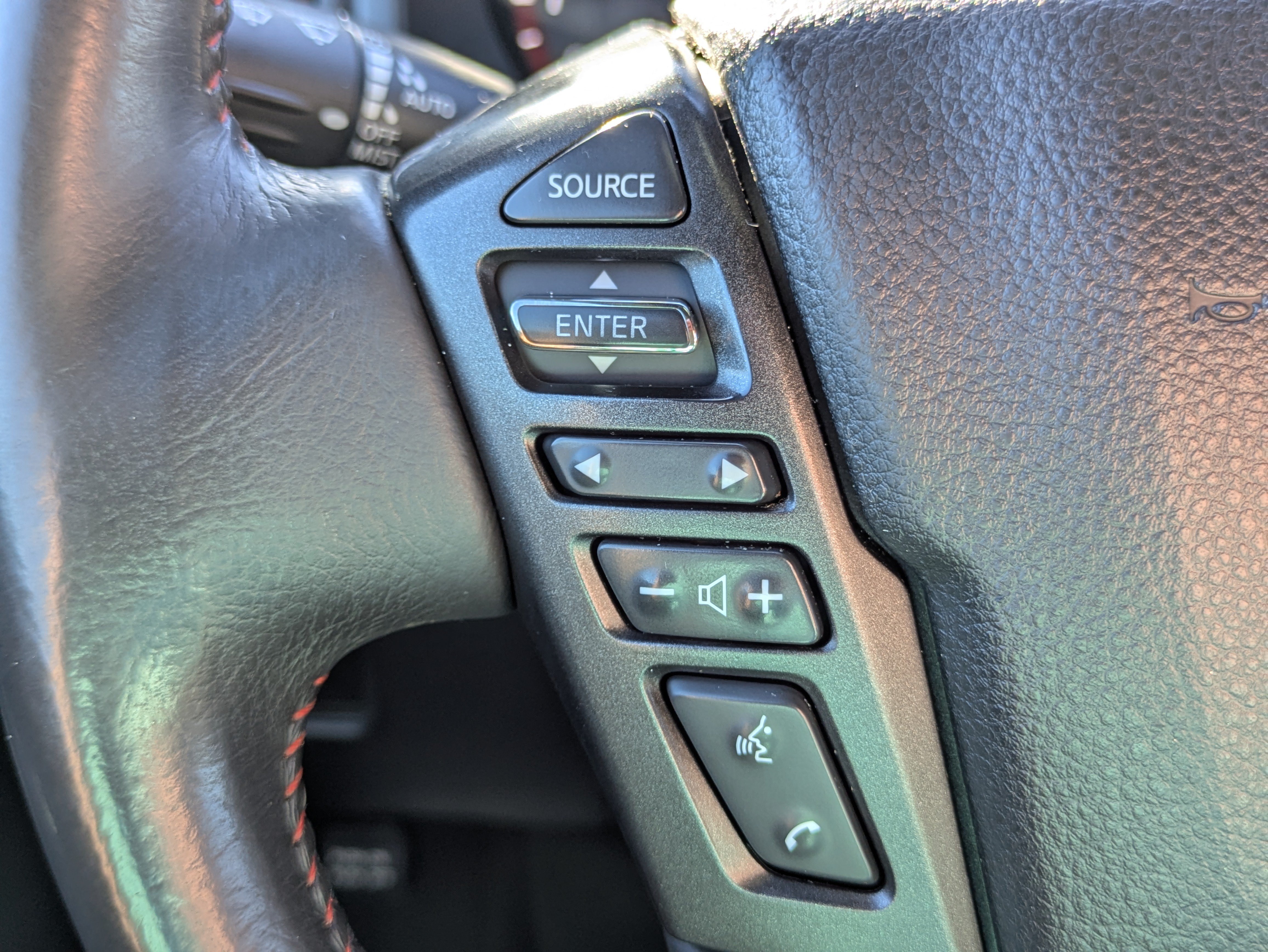Used 2020 Nissan Titan PRO-4X w/ Pro-4x Convenience Package AWD/4WD image 16