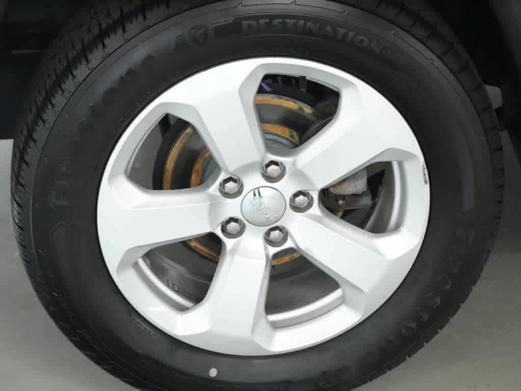 Used 2018 Jeep Compass Latitude FWD image 10