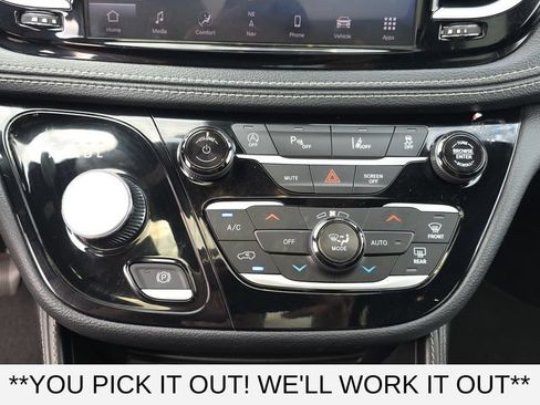 Used 2025 Chrysler Pacifica Limited FWD image 20