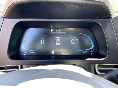 Used 2025 Hyundai Elantra SE FWD image 24