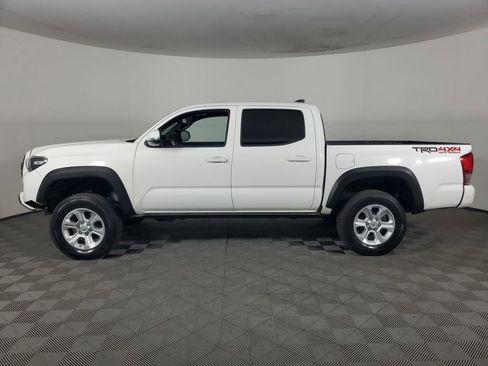 Used 2017 Toyota Tacoma SR image 7