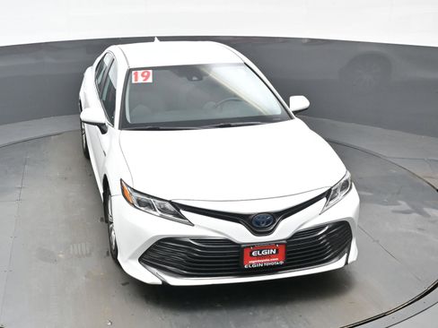 Used 2019 Toyota Camry LE image 34