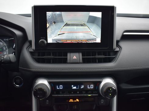 Used 2025 Toyota RAV4 XLE FWD image 15