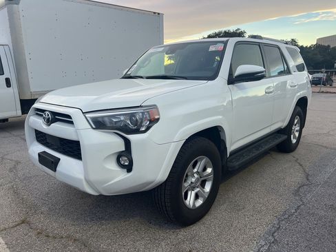 Used 2024 Toyota 4Runner SR5 Premium image 1