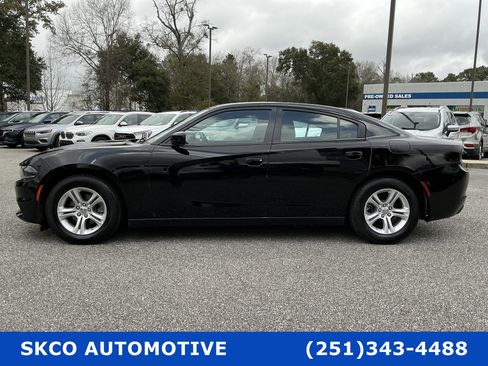 Used 2022 Dodge Charger SXT image 2
