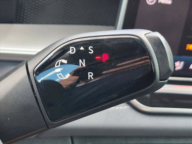 Used 2025 Volkswagen Tiguan SE FWD image 12