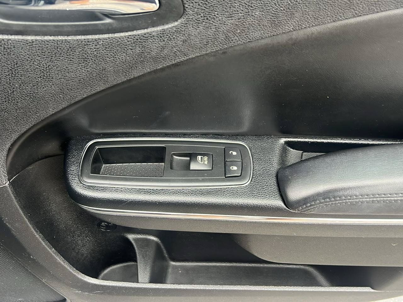 Used 2014 Dodge Charger SXT RWD image 10