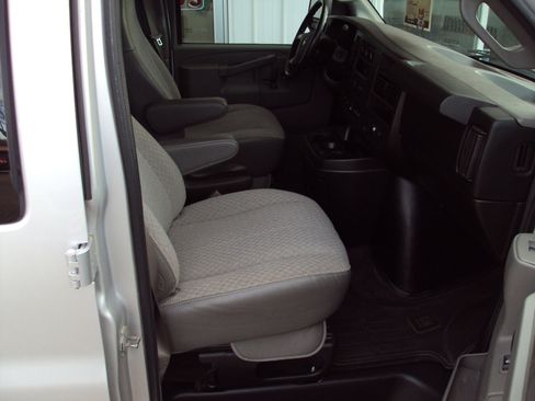 Used 2016 Chevrolet Express 2500 LS image 16