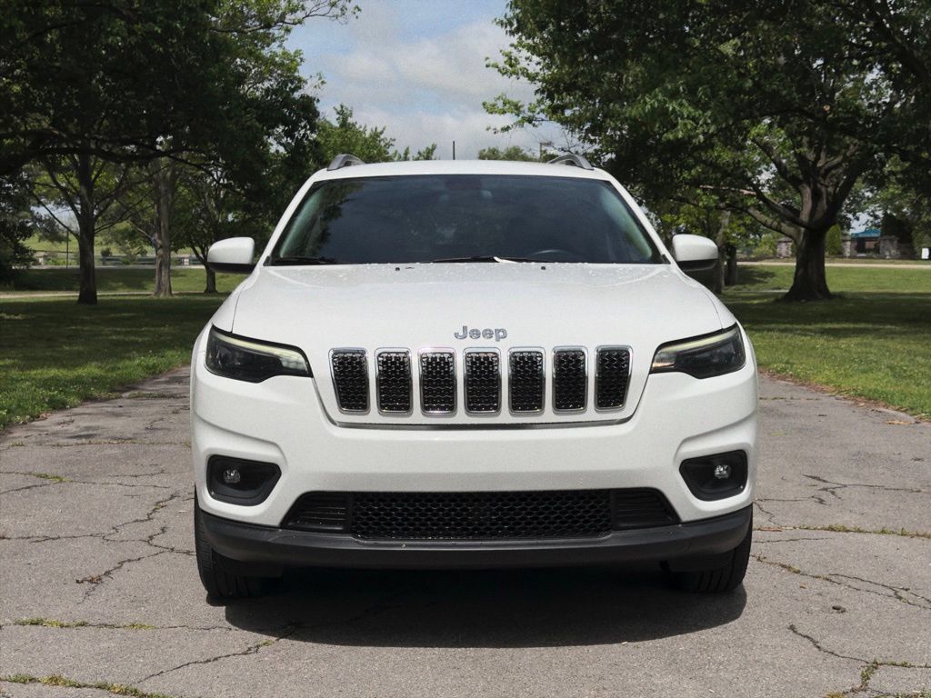 Used 2019 Jeep Cherokee Latitude Plus w/ Cold Weather Group AWD/4WD image 3