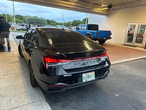 Used 2023 Hyundai Elantra SEL FWD image 4