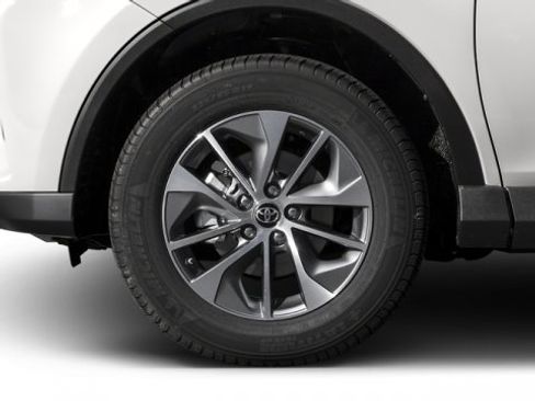 Used 2017 Toyota RAV4 XLE image 14