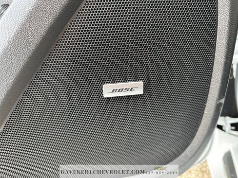 Used 2023 Chevrolet Traverse Premier image 11