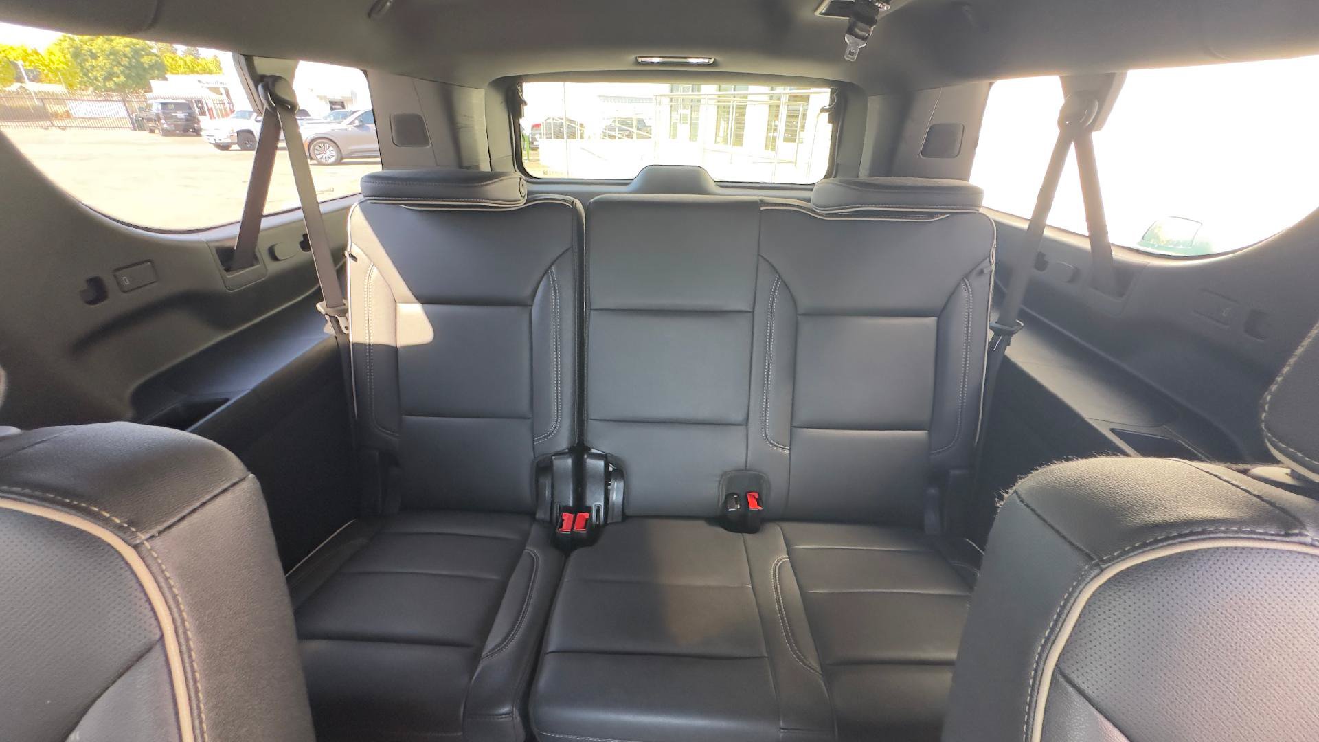 Used 2025 Chevrolet Suburban Premier AWD/4WD image 8