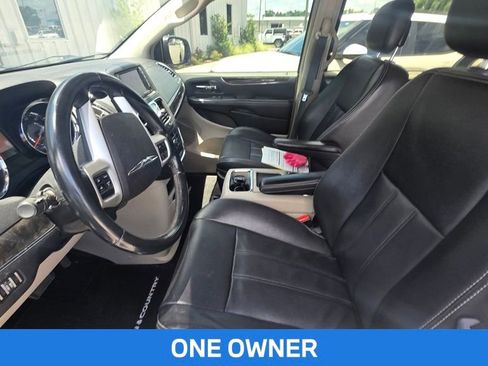 Used 2014 Chrysler Town & Country Touring FWD image 2