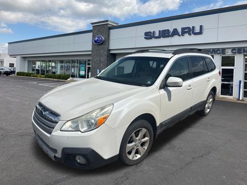 Used 2014 Subaru Outback 2.5i Limited w/ Moonroof Package AWD/4WD image 3