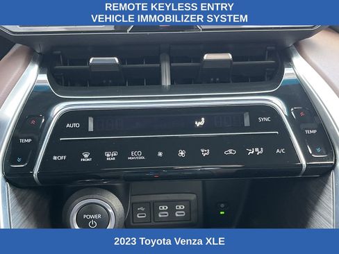 Used 2023 Toyota Venza XLE image 6