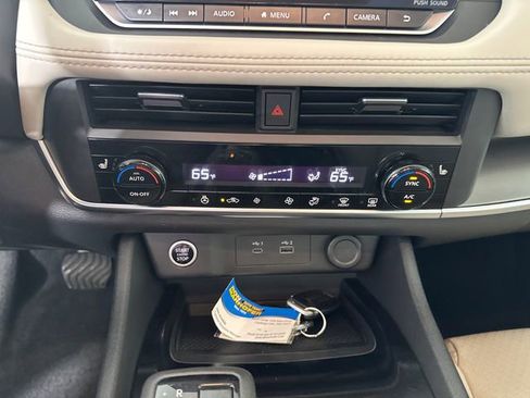 Used 2023 Nissan Rogue SV w/ SV Premium B Package image 23