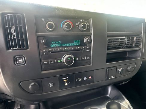 Used 2017 Chevrolet Express 3500 LT w/ LT Preferred Equipment Group RWD image 31