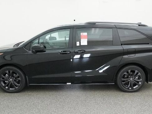 New 2026 Toyota Sienna XSE FWD image 3