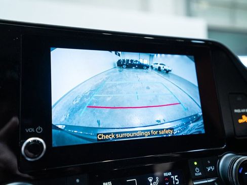 Certified 2023 Toyota Highlander LE image 26