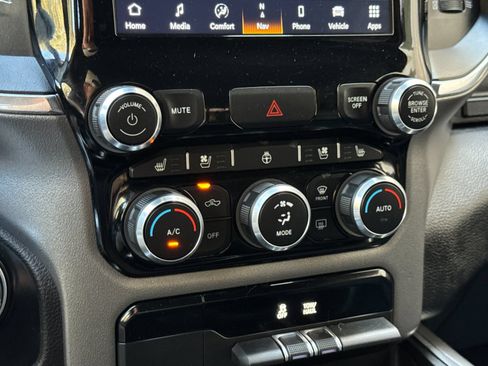 Used 2024 RAM 1500 Laramie AWD/4WD image 16