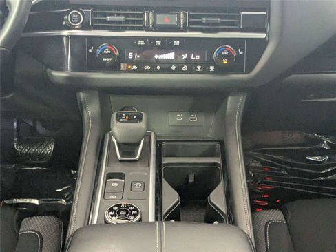 Used 2023 Nissan Pathfinder SV AWD/4WD image 44
