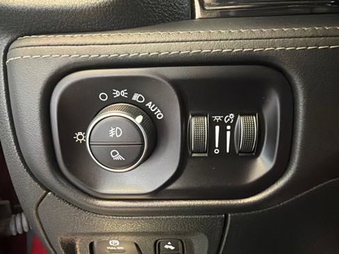 Used 2025 RAM 1500 Limited AWD/4WD image 17