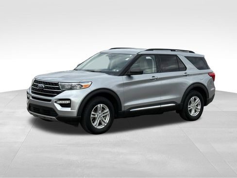 Used 2023 Ford Explorer XLT w/ Equipment Group 202A AWD/4WD image 4