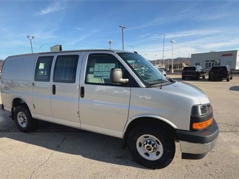 New 2025 GMC Savana 2500 image 31