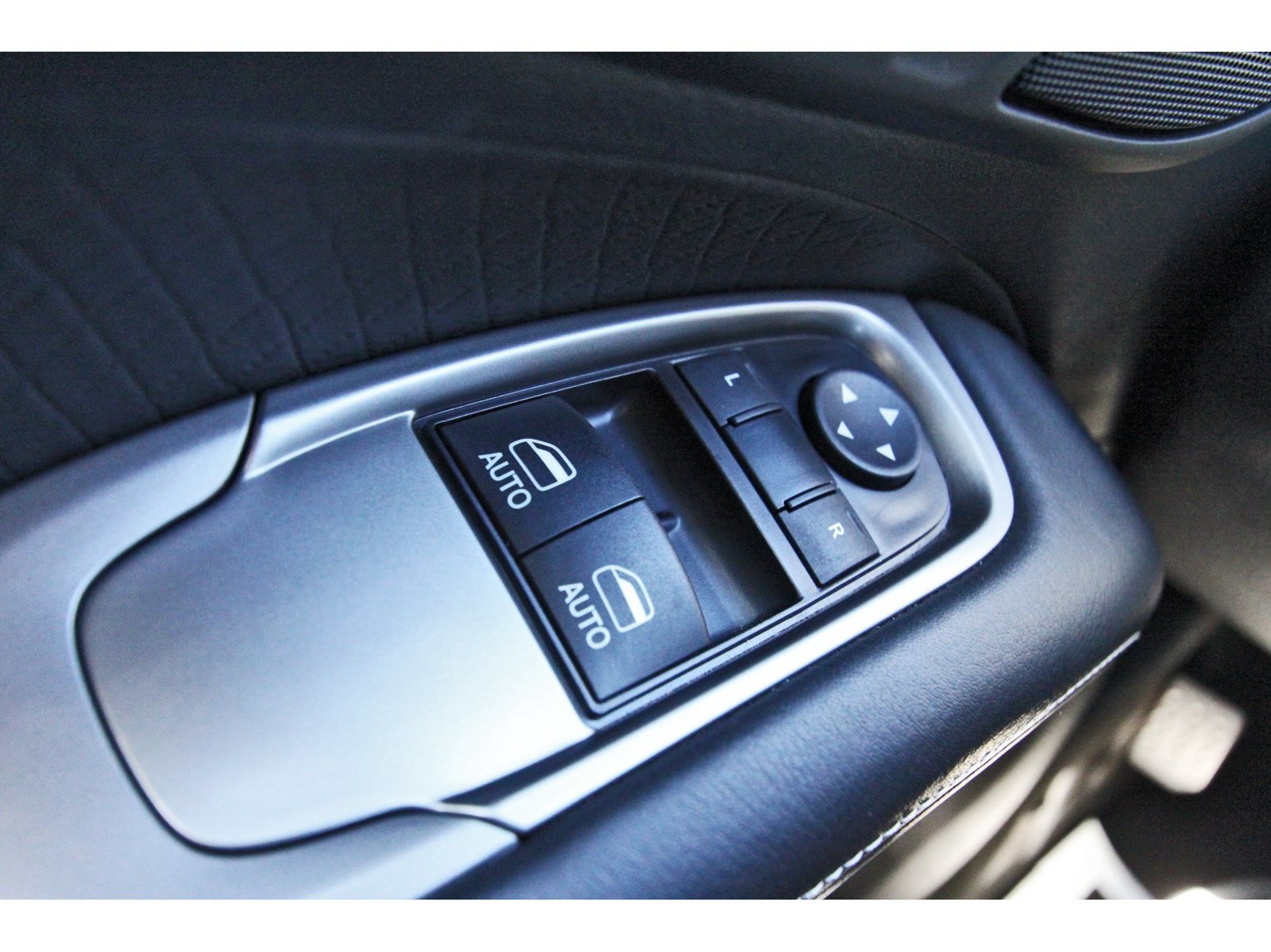 Used 2013 SRT Viper GTS w/ GTS Laguna Interior Pkg RWD image 16