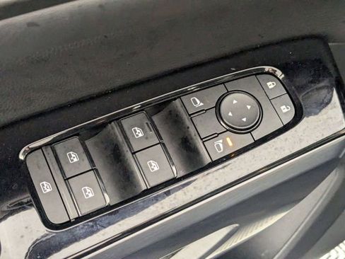 Used 2023 Nissan Pathfinder SL w/ Black Appearance Package image 11