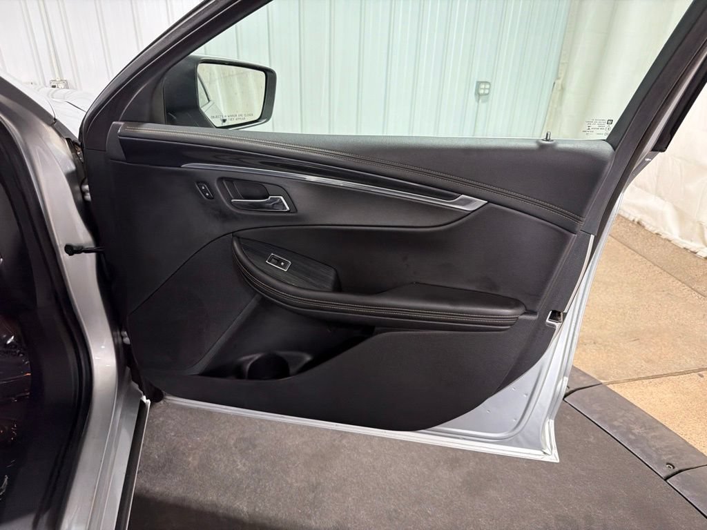 Used 2016 Chevrolet Impala LT FWD image 21