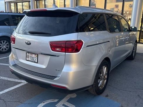 Used 2020 Kia Sedona EX image 3