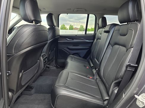 Used 2023 Jeep Grand Cherokee Limited w/ Luxury Tech Group II AWD/4WD image 13