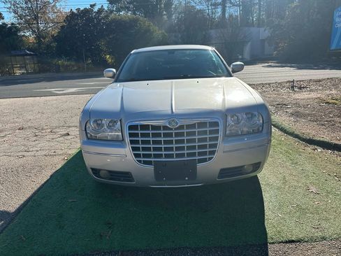 Used 2009 Chrysler 300 Touring image 2