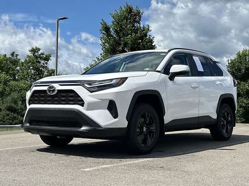 Used 2025 Toyota RAV4 XLE w/ Convenience Package AWD/4WD image 19