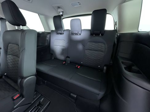 Certified 2025 Nissan Pathfinder SV w/ Black Appearance Package AWD/4WD image 23