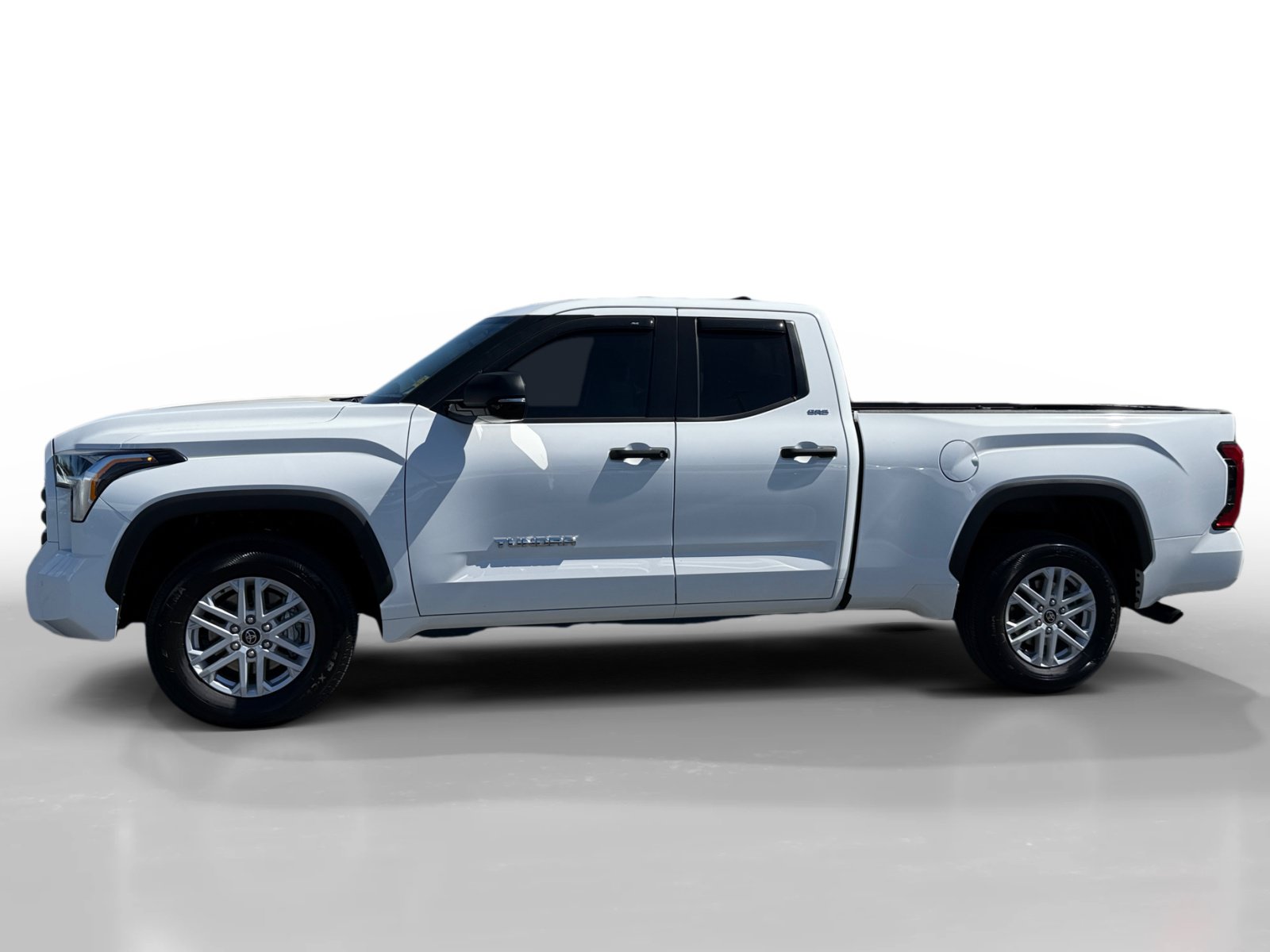 Used 2022 Toyota Tundra SR5 w/ SR5 Convenience Package RWD image 2