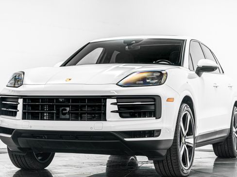 Used 2024 Porsche Cayenne AWD/4WD image 5
