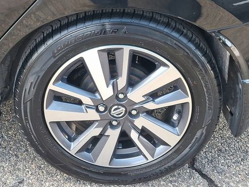 Used 2020 Nissan Versa SV image 30